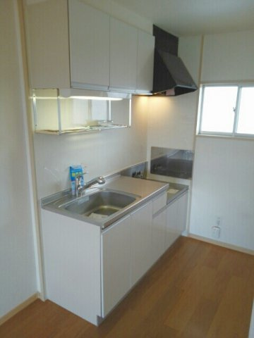 プレジデントハイツ近藤（Ａ）のキッチン|コンパクトなキッチンで掃除もラクラク