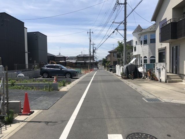鴻巣市箕田の売地の前面道路含む現地写真