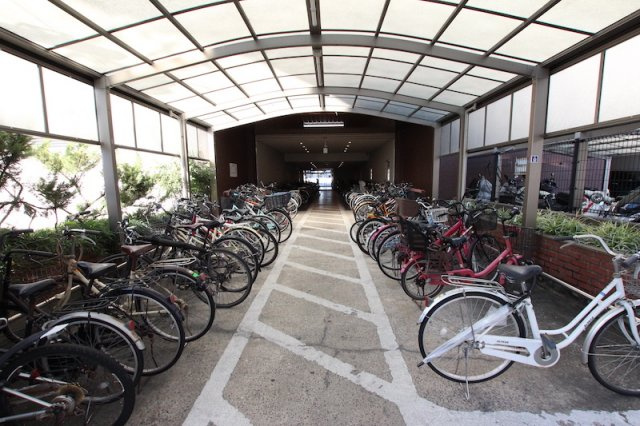 トピレック博多の駐車場