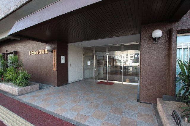 トピレック博多のエントランス