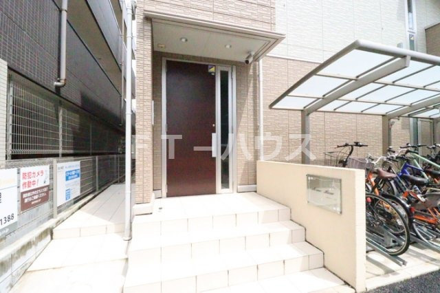 千葉市花見川区幕張町５丁目のアパートの外観|エントランス