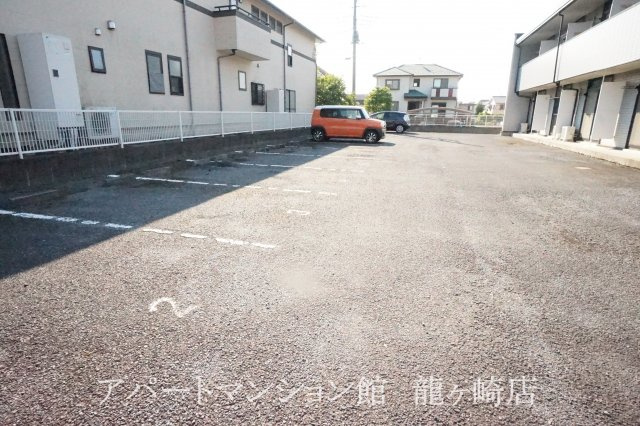 レオパレス藤ヶ丘の駐車場