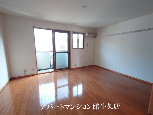 アークグレイスⅡの居間・リビング|室内全景