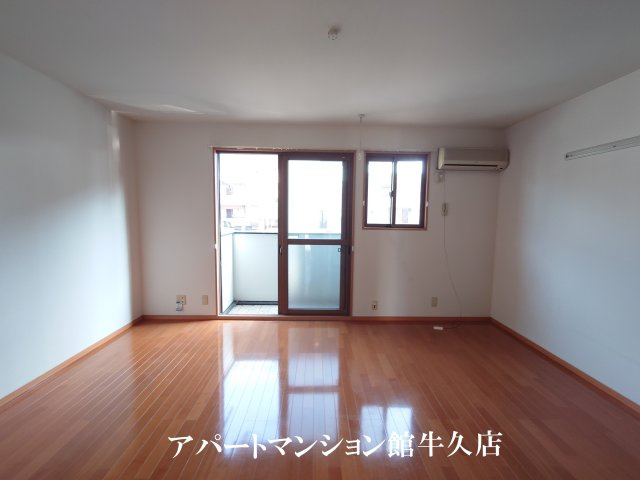 アークグレイスⅡの居間・リビング