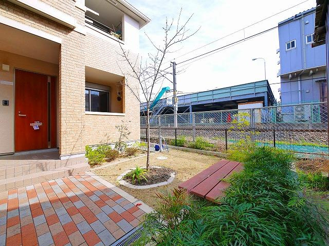 桜・フィオーレのその他共用部分|玄関前花壇