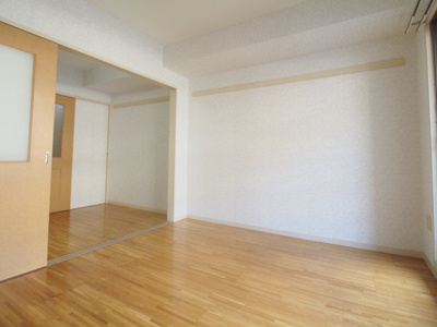 【居間・リビング】 | ロイヤルパーク多摩川 | ゆったり過ごせるリビングです