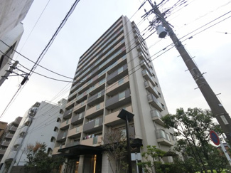 【外観】 | 総戸数８４戸、２０１１年２月築、管理人は日勤勤務につき管理体制良好です♪