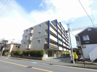 【外観】 | 総戸数３０戸、２００６年２月築、管理人は日勤勤務につき管理体制良好です♪