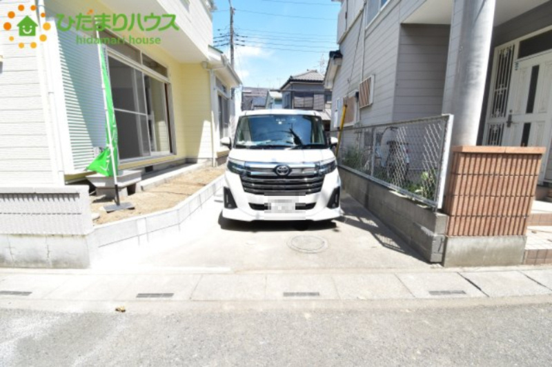鴻巣市上谷　中古一戸建ての駐車場