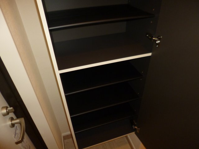 エピナールの玄関|シューズボックス