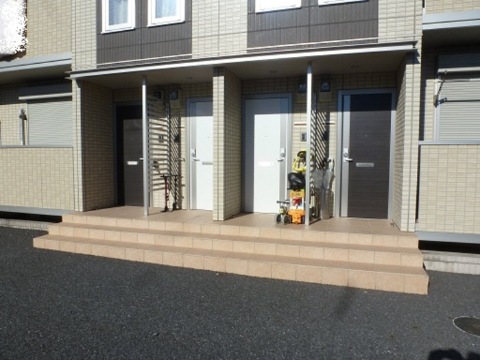 コージーヒルズBのエントランス