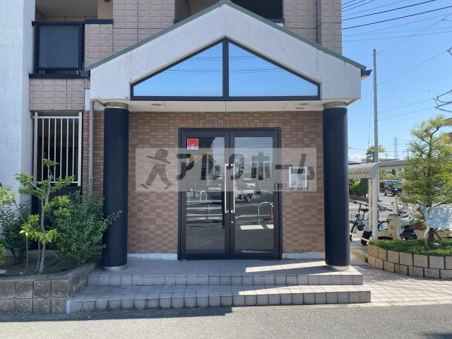 シャルム山本のエントランス
