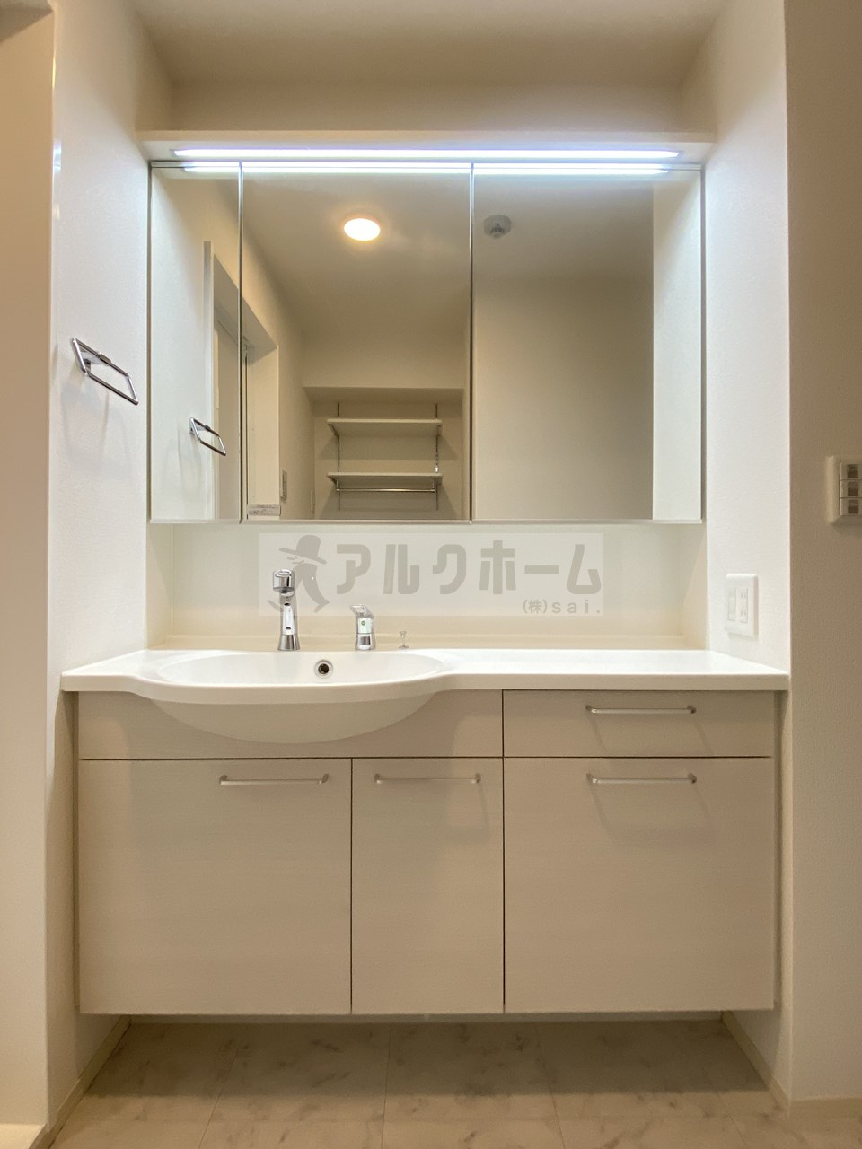 クリエ山本町南の独立洗面台