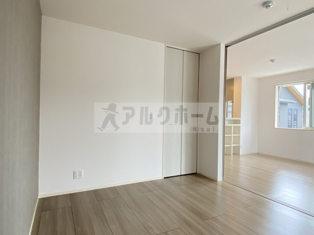 クリエ山本町南の洋室