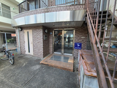 【エントランス】 | グレイスハイツ北大阪 | 外観とマッチしたエントランスです