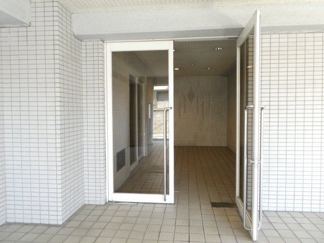 シャトレ―明石公園のエントランス