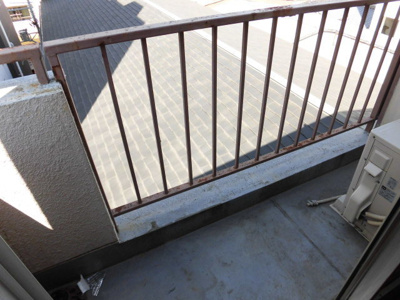 【バルコニー】 | シロハイヌ新大阪 | 外干しのできるバルコニーです