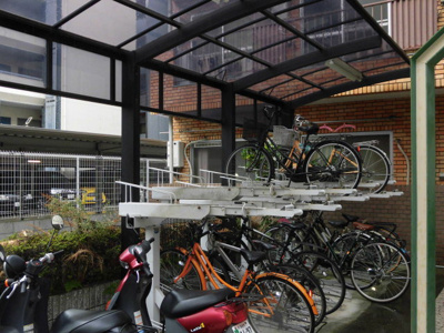 【その他共用部分】 | シロハイヌ新大阪 | エントランス横にある駐輪場です