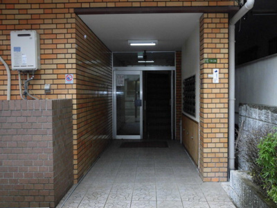 【エントランス】 | シロハイヌ新大阪 | エントランスです