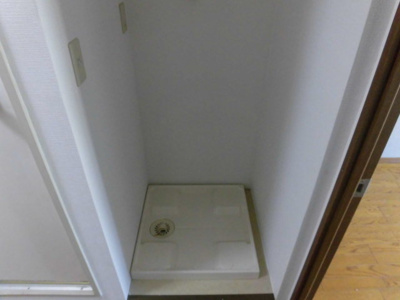 【設備】 | シロハイヌ新大阪 | 室内に洗濯機が置けるのは魅力的ですね