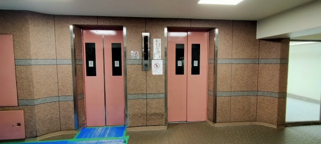 メガロコープ関目のその他共用部分|エレベーターは二基ございます。