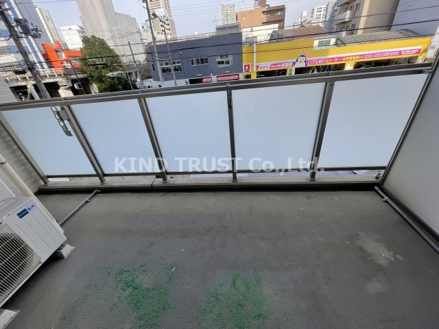 エステムプラザ梅田・中崎町Ⅲツインマークス ノースレジデンスのバルコニー|外からの目が気にならないバルコニーで洗濯物が干せます