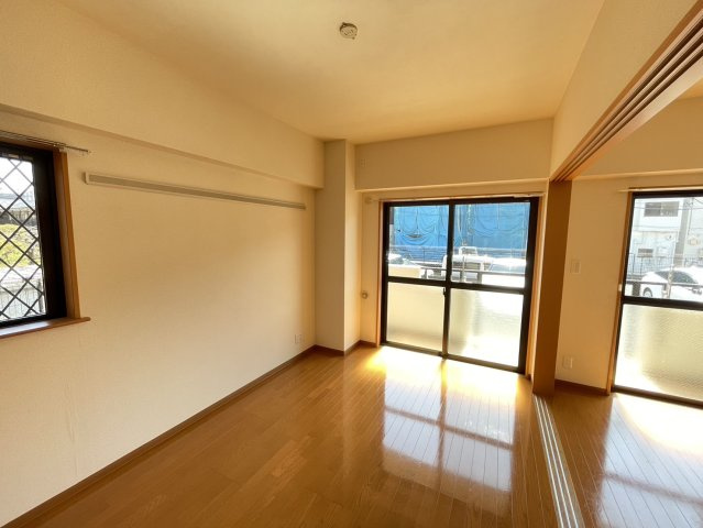 フルーレ向ヶ丘の洋室
