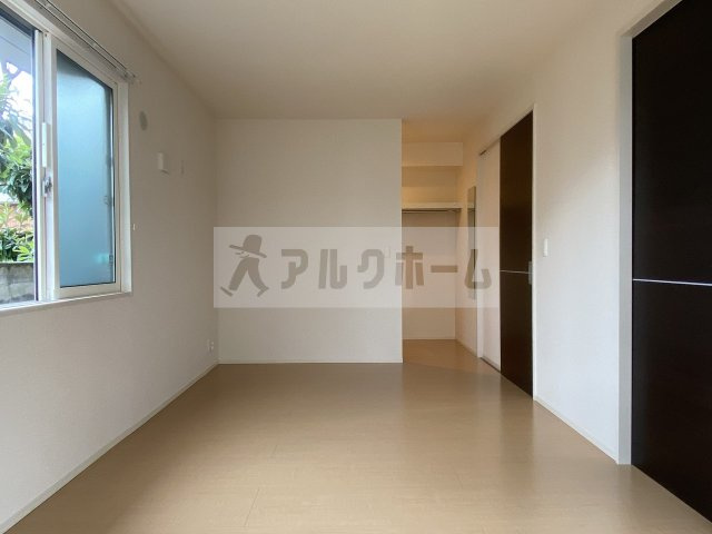 ソレイユ八尾の洋室