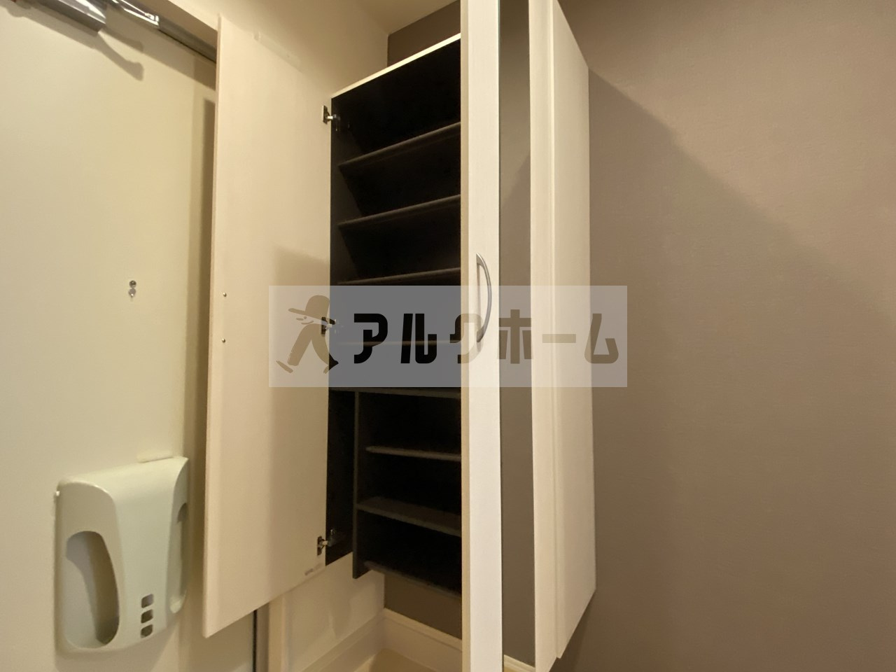 ソレイユ八尾の玄関