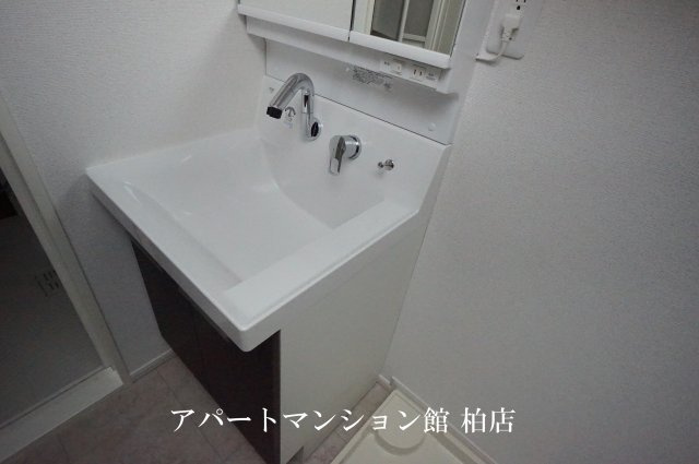 エレガントカーサⅢの独立洗面台