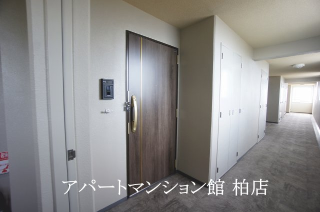 エレガントカーサⅢの玄関