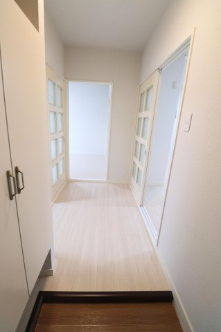 グレースコーポ合川【キャッシュバック対応物件】の玄関|収納もある玄関です
