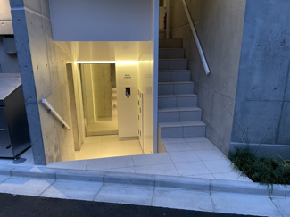 【エントランス】