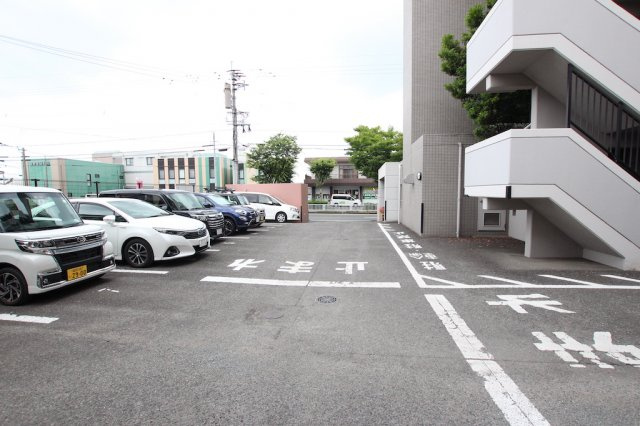 ホルトハイム春日一の谷の駐車場