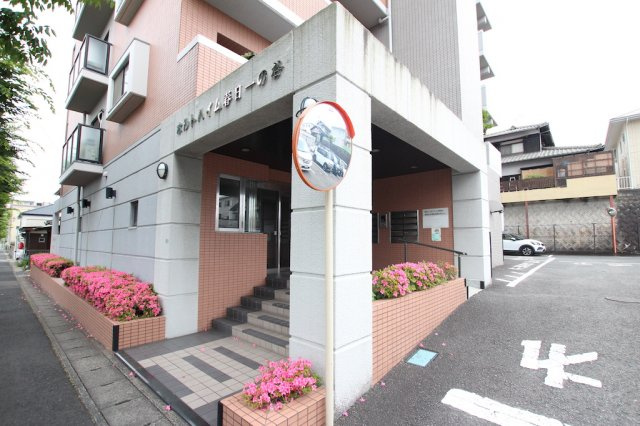 ホルトハイム春日一の谷のエントランス