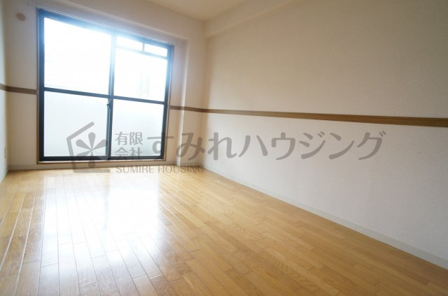 サンセール宝塚の居間・リビング|参考、同建物・反転間取りの号室