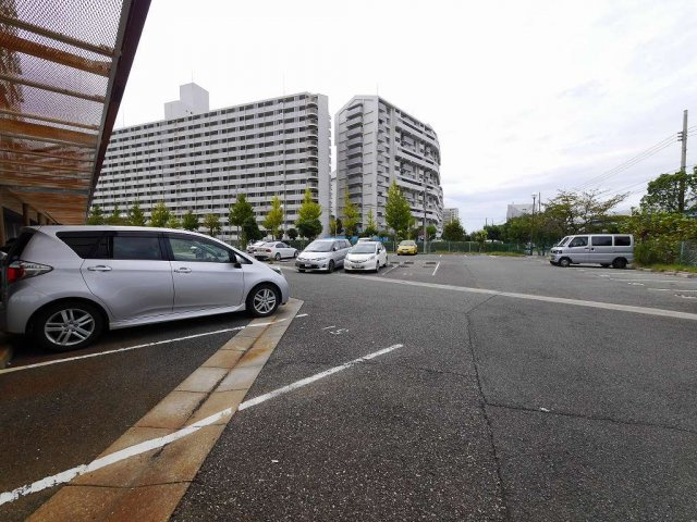 ビレッジハウス港島タワーの駐車場