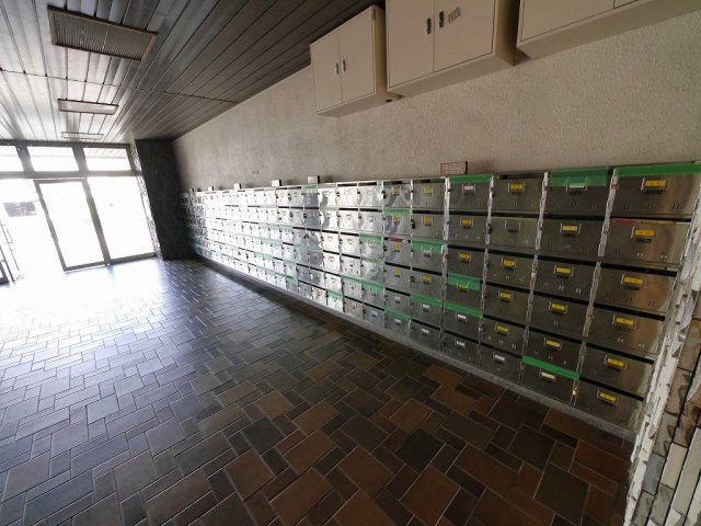 ビレッジハウス港島タワーのエントランス