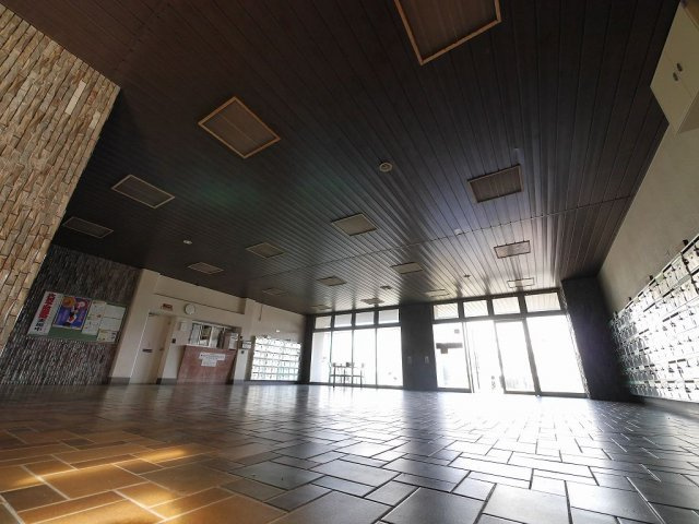 ビレッジハウス港島タワーのロビー