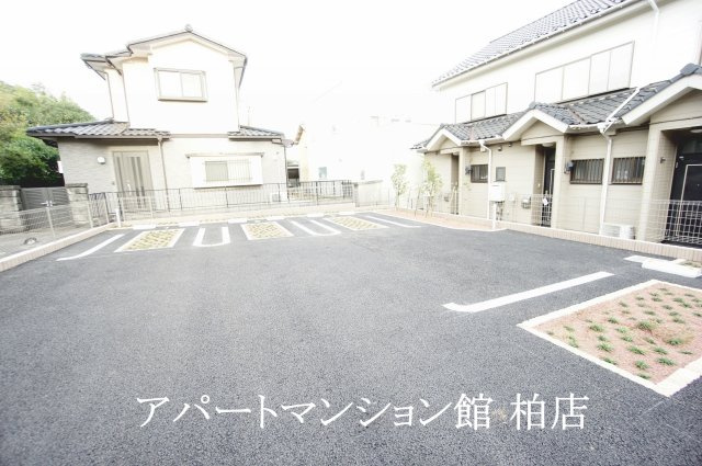 ル・ボヌールの駐車場