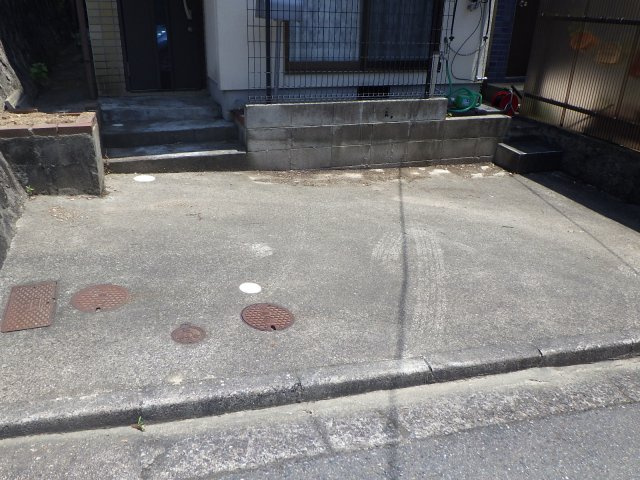 中古戸建　伴東2丁目の駐車場