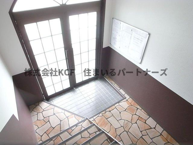 久留米市本町のハイツのロビー|ゆとりのあるロビーです