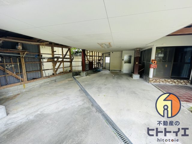 立花町白木貸家の駐車場