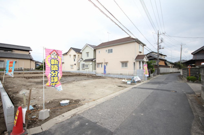 【前面道路含む現地写真】 | 三郷市彦江1丁目3棟　3号棟