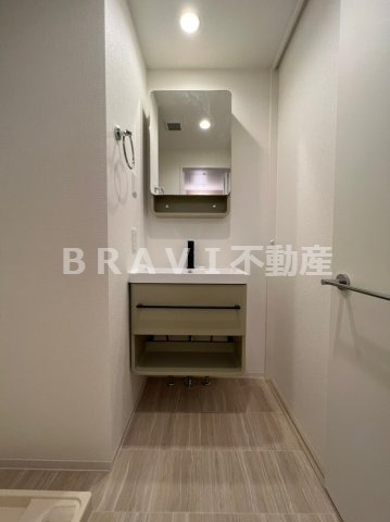 セレニテ天満橋アリア　BRAVI不動産の独立洗面台|【セレニテ天満橋アリア】独立洗面化粧台付き