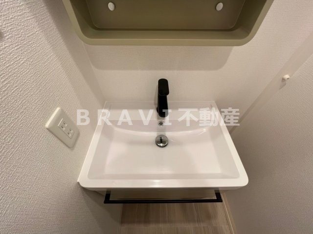 セレニテ天満橋アリア　BRAVI不動産の独立洗面台|【セレニテ天満橋アリア】独立洗面台あり、毎朝おしゃれに忙しい女性の方におすすめです