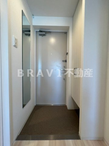 セレニテ天満橋アリア　BRAVI不動産の玄関|【セレニテ天満橋アリア】明るい玄関です