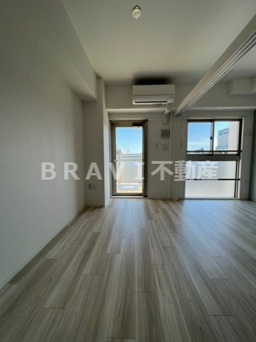 セレニテ天満橋アリア　BRAVI不動産の居間・リビング|【セレニテ天満橋アリア】おしゃれな居間です