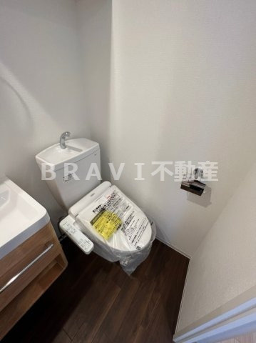 セレニテ天満橋アリア　BRAVI不動産のトイレ|【セレニテ天満橋アリア】シンプルで使いやすいトイレです