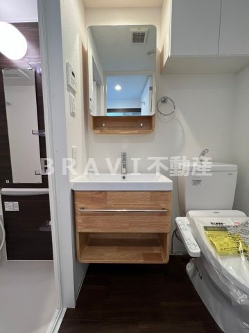 セレニテ天満橋アリア　BRAVI不動産の独立洗面台|【セレニテ天満橋アリア】独立洗面台あり、毎朝おしゃれに忙しい女性の方におすすめです